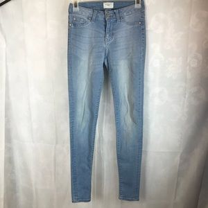 Stretchy lightwash skinny jeans 0/24